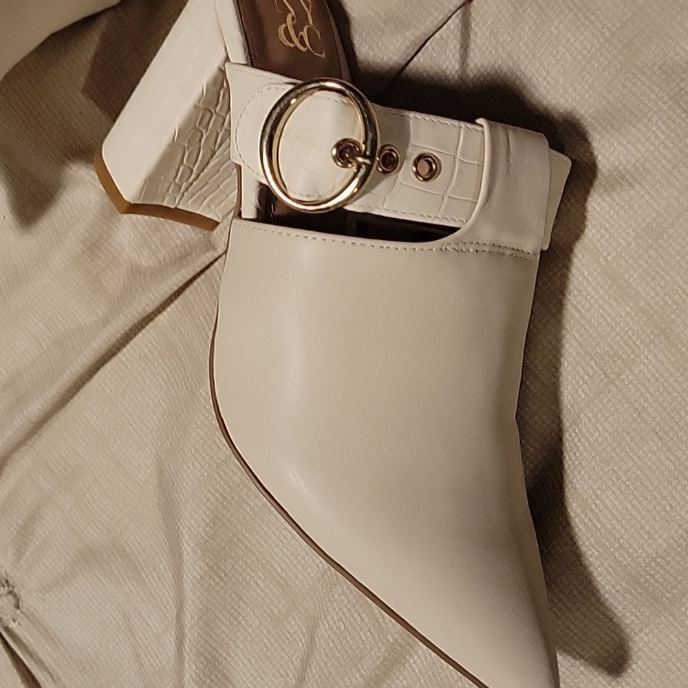 New York & Company NWOT Cream Block Heel Mules Size 8.  Never Worn